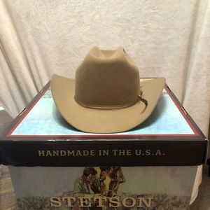 Hardly worn, in great shape Stetson Range 7 1/4